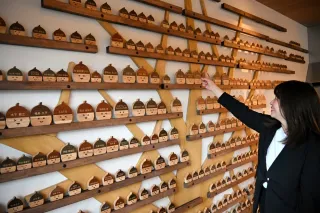 寄付者の名、木製どんぐりに 石狩の医ケア児施設「あいのカタチ」 「関心が介護家族の孤立防ぐ」