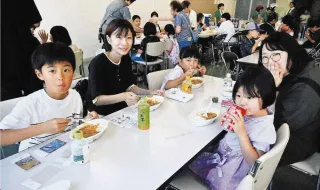 夏休み みんなで囲むカレー 赤平 こども食堂楽しく