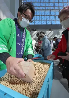 猛暑で不作も価格据え置き 帯広『豆まつり』 十勝産豆をPR