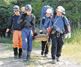 山岳遭難救助 円滑に 富良野署と広域消防が訓練