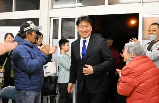 日高町長選 初当選の広中氏「しっかりと町を発展させる」