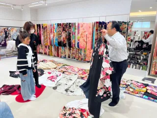来春卒業式　はかま選び早くも　東胆振の小学校　女子児童中心に人気　「はいからさん」や「ちはやふる」影響　レンタル予約続々＜キニナル！ #取材してみた＞