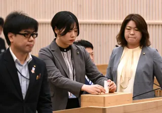 旭川市議会が議長不信任案可決　4月提出時は否決、結果が変わった背景は