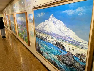 道内の四季 鮮明に描く 登別出身の場崎さん、室蘭で絵画展
