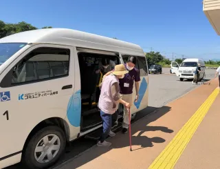 美唄の介護施設、買い物支援で高齢者らの無料送迎を開始