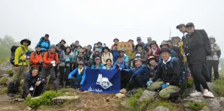 佐幌岳山頂近くに携帯トイレ用ブース 新得山岳会が設置 「女性も安心して登山を」