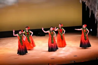 フラダンス華麗 観客もゆらゆら 札幌でフェス