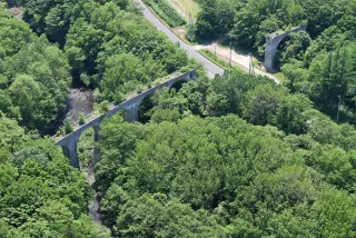 <空から訪ねる オホーツクの戦跡>越川橋梁(斜里町) 技術の結晶、日の目見ず