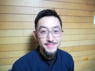 <コラム・朝の食卓>亀山陽司 雪上の足跡