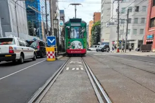 札幌市電の振動や騒音抑制へ 線路に「ガードレール」敷設進む