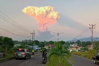 インドネシアで大規模噴火 日本への津波の有無調査