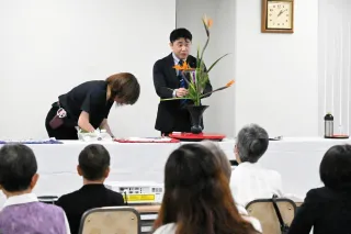 生け花の技術や考え方紹介 小樽で華道家元池坊の巡回講座