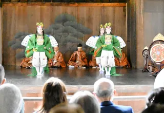 みやびな音色や舞楽しむ 小樽市能楽堂で雅楽演奏会