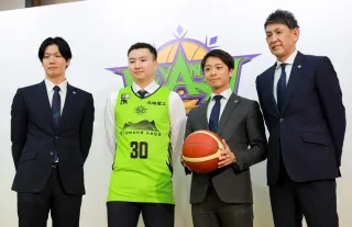 レバンガ北海道　小川新オーナー「日本一目指す」　タイミー代表取締役　富永選手は入団会見
