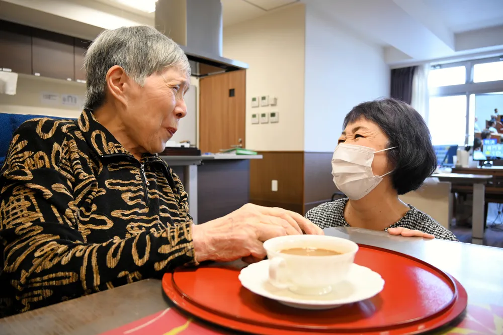 ＜シニアLife＞従事者月1万円賃金増実現へ、6月改定前倒し　介護報酬、さらなる引き上げを