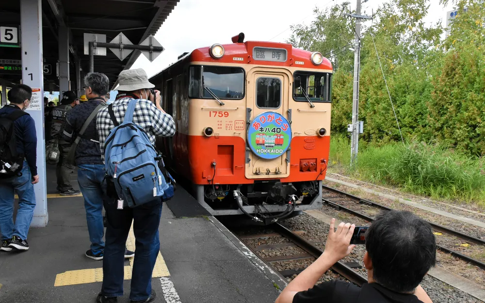 キハ40形」臨時列車で富良野へ旅 旧布部駅、旧山部駅も見学