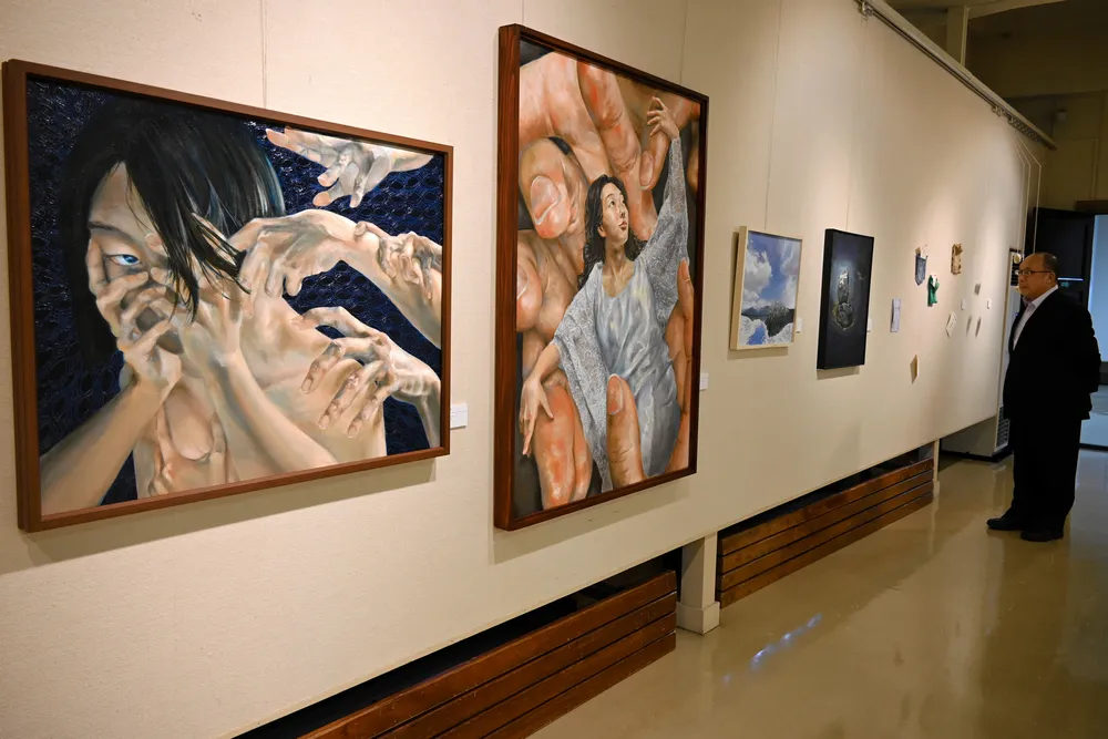 自由な作風、膨らむ想像 岩教大生が企画展：北海道新聞デジタル