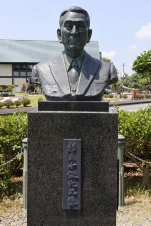 杉原千畝はユダヤ人1万人をどう救ったのか「命のビザ」を発給し