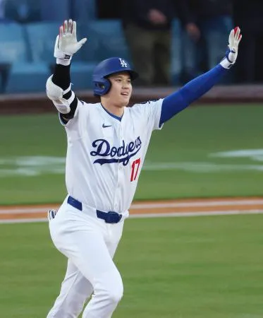 大谷、待望のパパ初本塁打 「幸せな寝不足」と笑顔：北海道新聞