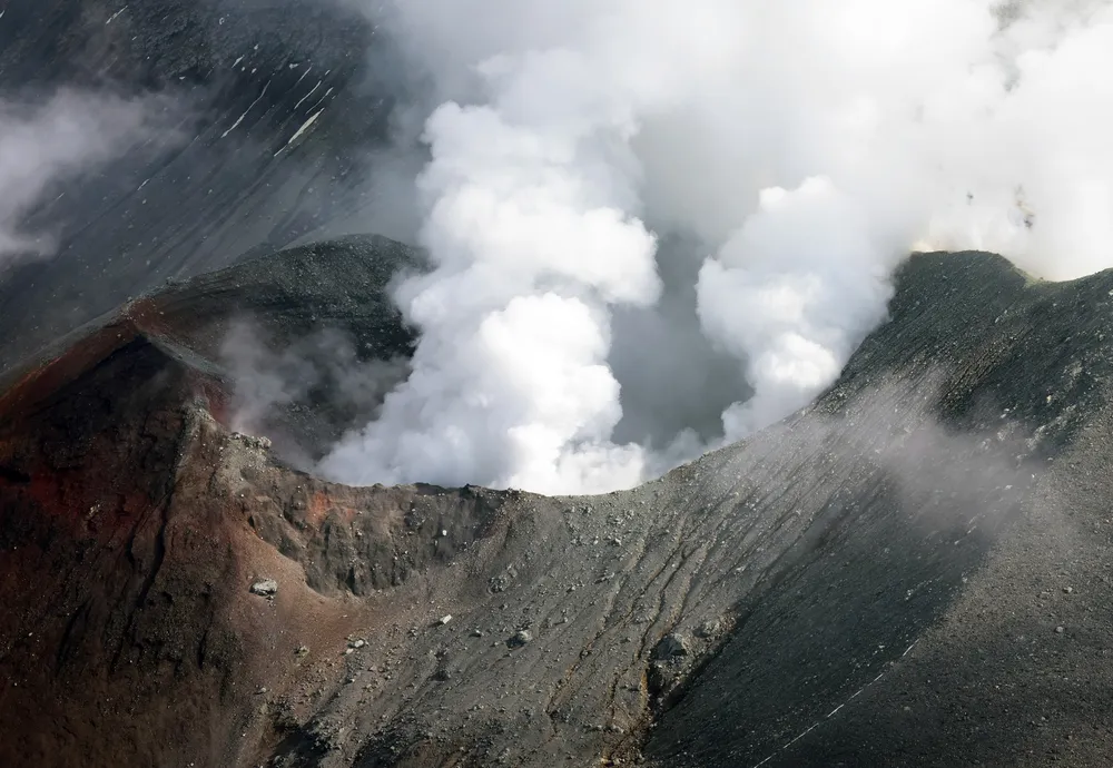 十勝岳の火山性地震減少 レベル引き上げ1カ月 専門家「差し迫ってない