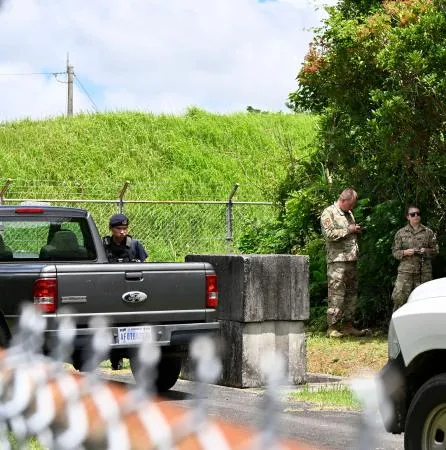 アメリカ軍の不発弾保管庫で爆発、自衛隊員4人けが 不発弾のサビ