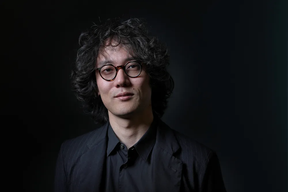 斎藤幸平さんが新著「人新世の『黙示録』」 資本主義の絶望、直視し