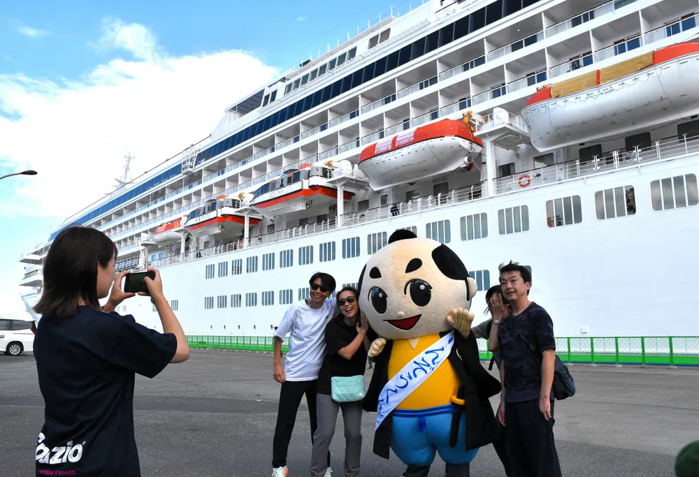 郭洪甫  客船「飛鳥Ⅱ」豪華さに圧倒 稚内に寄港、市民向け見学会 「いつか乗り