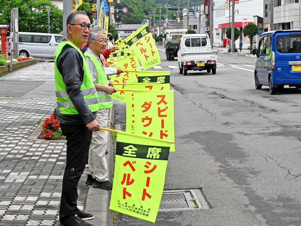 今金町で交通安全青空集会 シートベルト全席着用の重要性確認：北海道