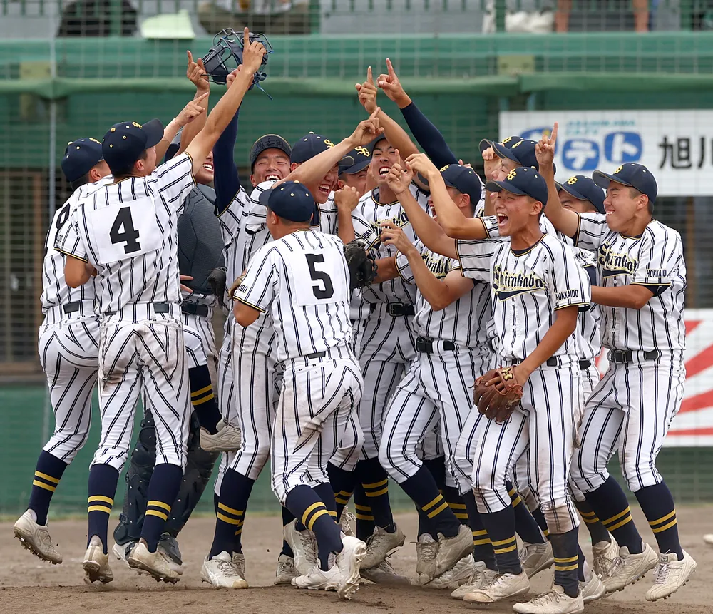 白樺、9年ぶり4度目の夏の甲子園 クラークに5―2 高校野球北大会：北海道新聞デジタル