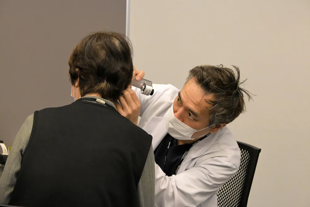 聞こえの悩みに医師たち助言　「耳の日」無料相談会