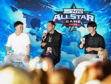 オールスター戦前日に開かれたトークショーに出演した（左から）阪神・森下、日本ハム・万波、オリックス・太田=22日、大阪市北区