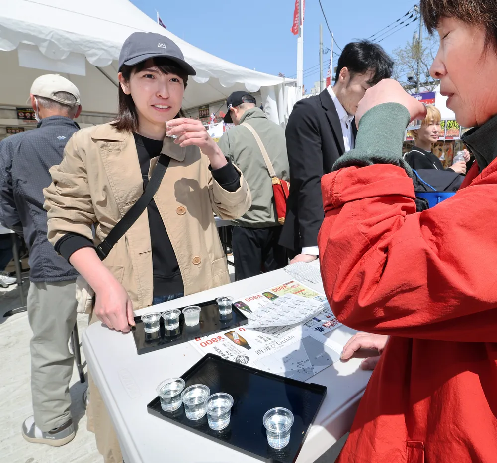 日本酒ざんまい、10回目の春　札幌・狸二条広場で催し　50銘柄から5杯、1000円で飲み比べ