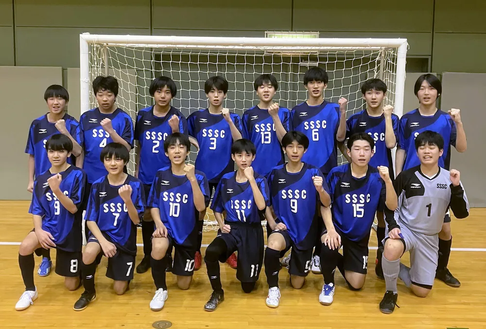 ガッツポーズを決める士別サッカークラブジュニアユースの選手たち（同クラブ提供）