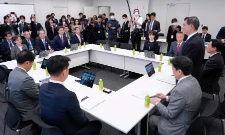 自民、日本維新の会、公明の3党が開いた小学校の給食無償化を巡る実務者協議=12日午後、国会