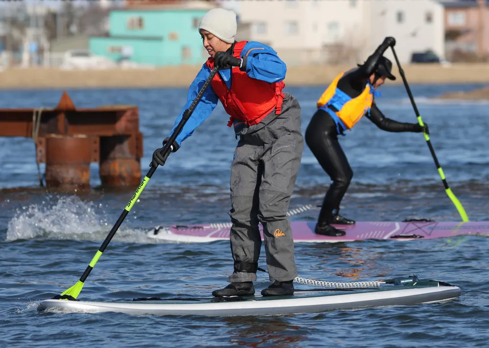 厳寒の釧路川で水上散歩　記者がSUP体験　緊張と爽快感同時に