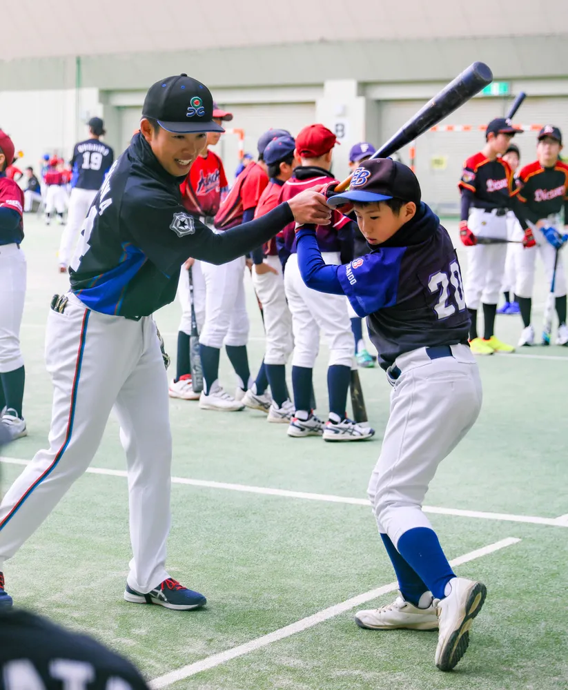 北ガス選手が小学生指導　釧路で野球教室