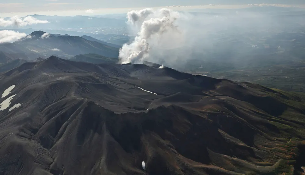 十勝岳マグマ噴火の前兆、過去3回と類似 火山活動は活発な状態続く 十勝岳マグマ噴火の前兆、過去3回と類似 火山活動は活発な状態続く