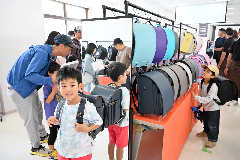 ランドセルどれにしよう　札幌で来春入学の子ども向け催し　28日まで