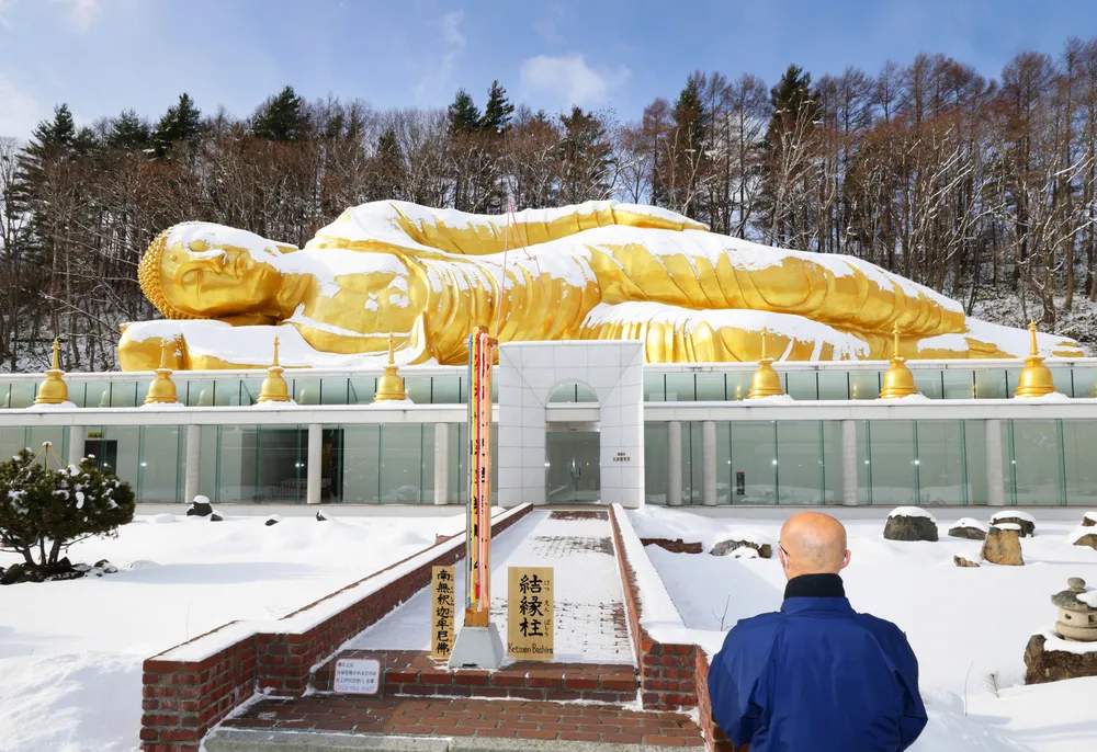 新映えスポット＞⑦佛願寺「全長45メートルの涅槃像」 流転の末 訪日客