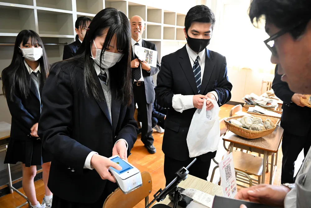 洞爺湖マラソン、特産ご用意　かにめしなど販売　17日号砲