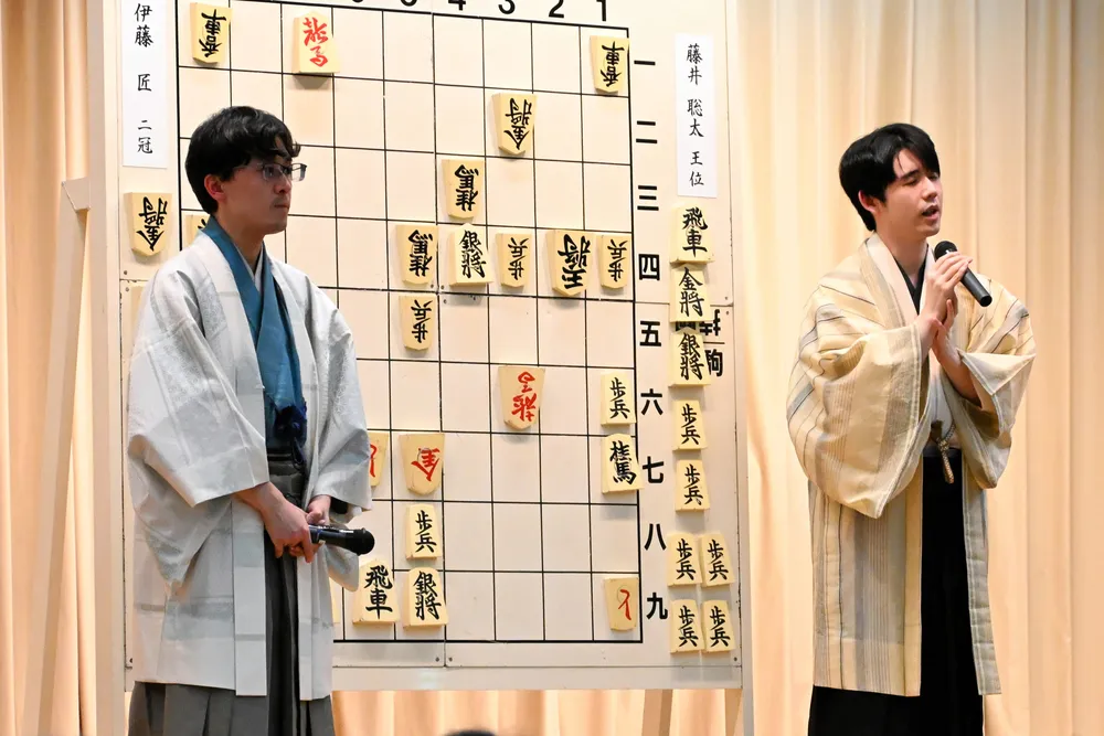 登別で緊迫の王位戦第3局 息のむ大盤解説 「想像できない手」「まさに