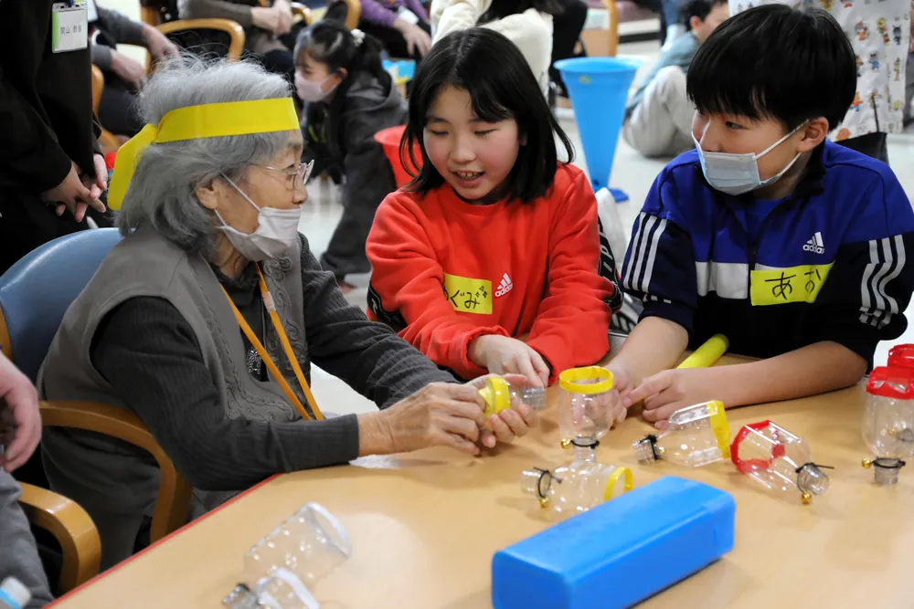 児童考案ゲーム、高齢者笑顔に 中富良野のデイサービスで「ミニ運動会