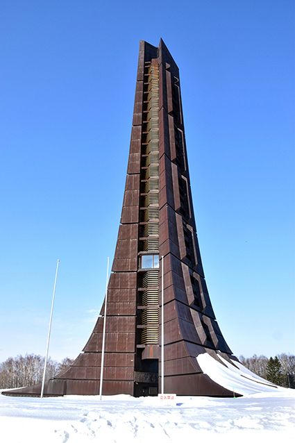 解体前の百年記念塔＝２０２２年３月