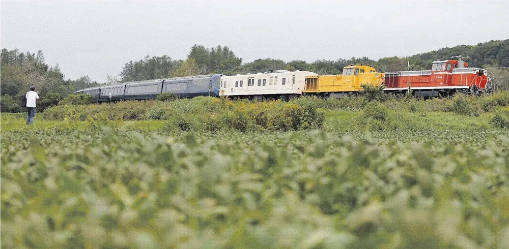 豪華列車　十勝を駆ける　ロイヤルエクスプレス　最後の運行：北海道新聞デジタル