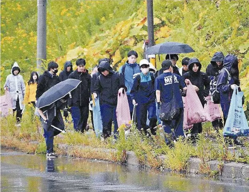 知床 歩いてごみ拾い 羅臼高生が縦断遠足:北海道新聞デジタル
