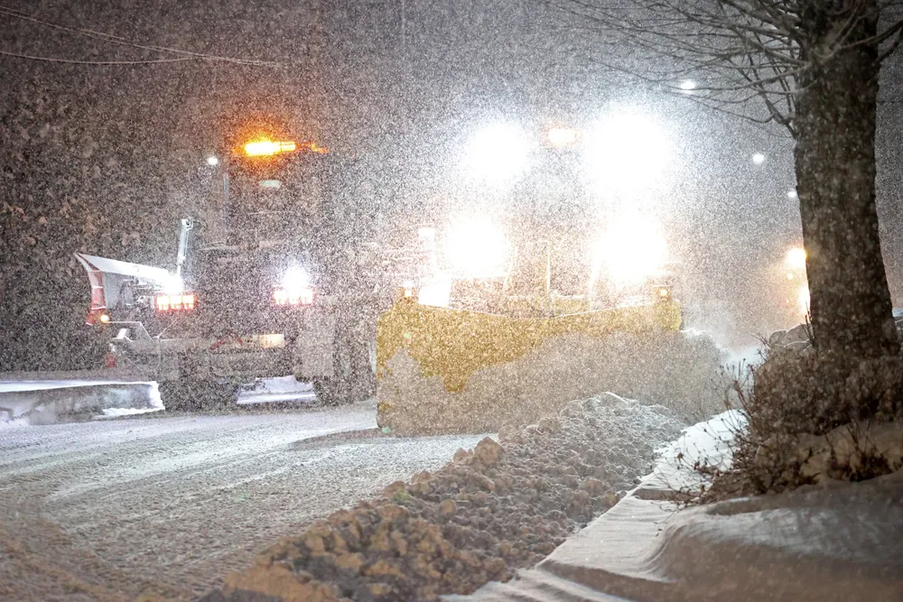 【暴風雪警戒】15日はオホーツク海側で降雪80センチ予想　JR77本運休　釧路、えりもなどで9600戸停電