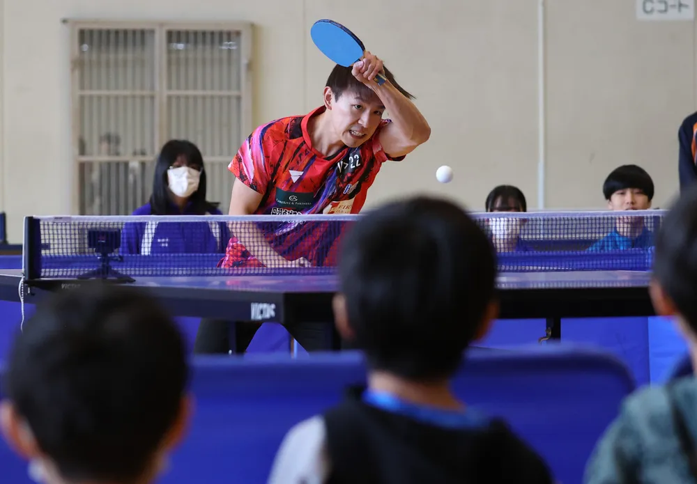 丹羽選手から卓球教わったぞ 札幌で教室 小中学生、技学ぶ：北海道新聞デジタル