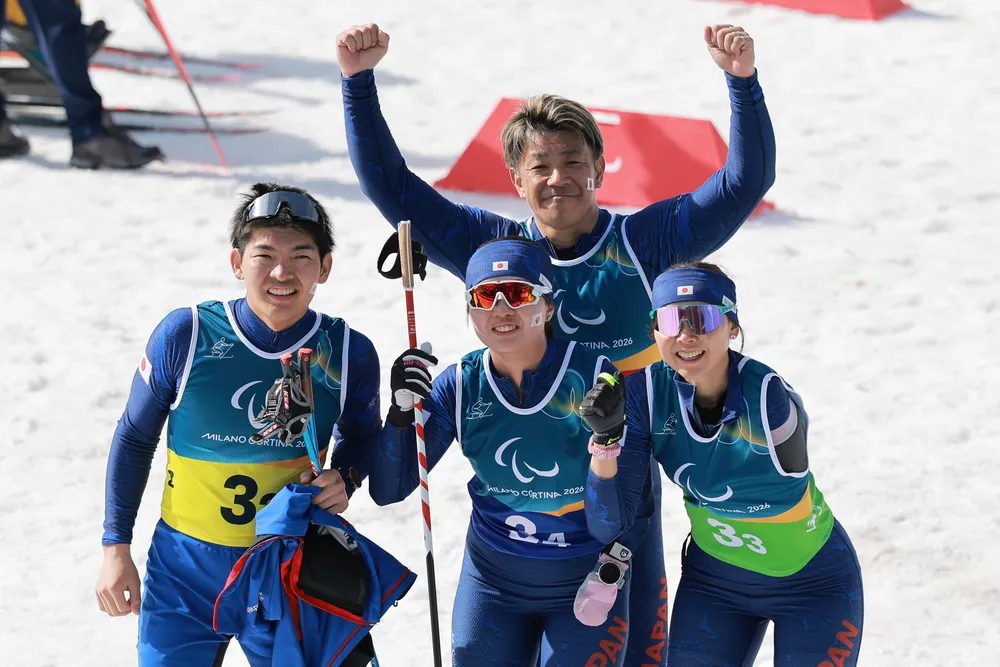 スキーウェア（長野パラリンピック） 日本一丸 粘って8位 源「みんなのおかげ」 距離混合10キロリレー