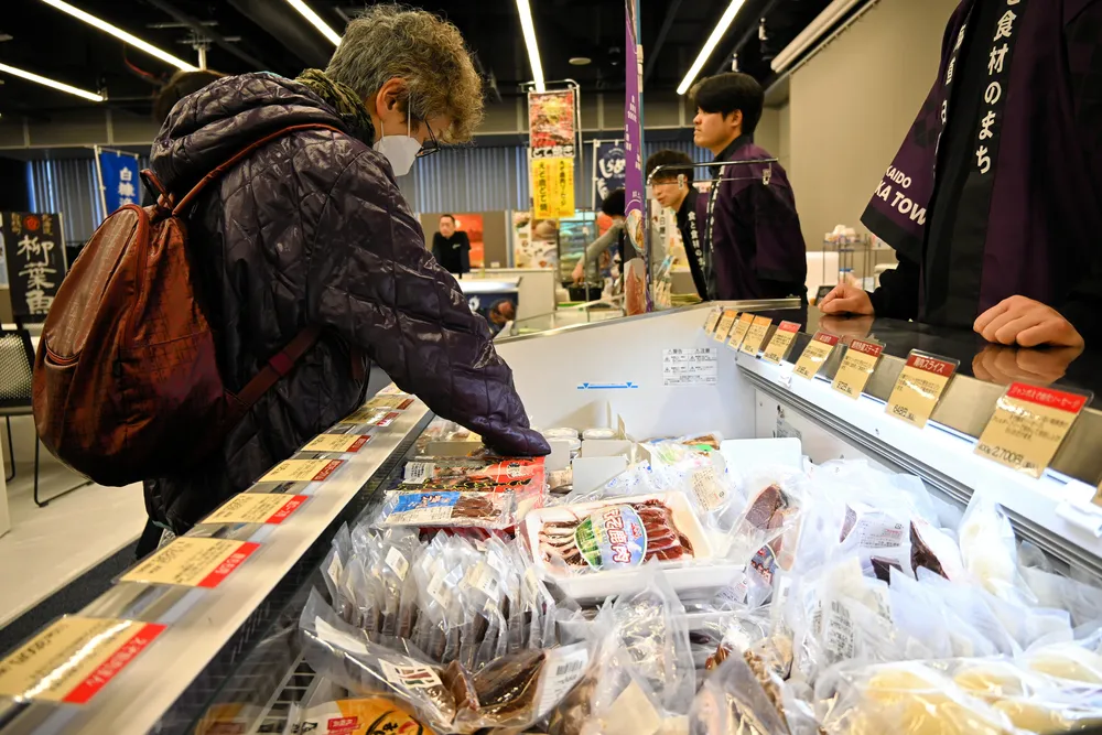 シカ肉や毛ガニ、白糠の味求めて市民続々　札幌で催し　20日まで
