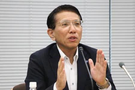 記者会見する北陸電力の松田光司社長=18日午後、東京都千代田区